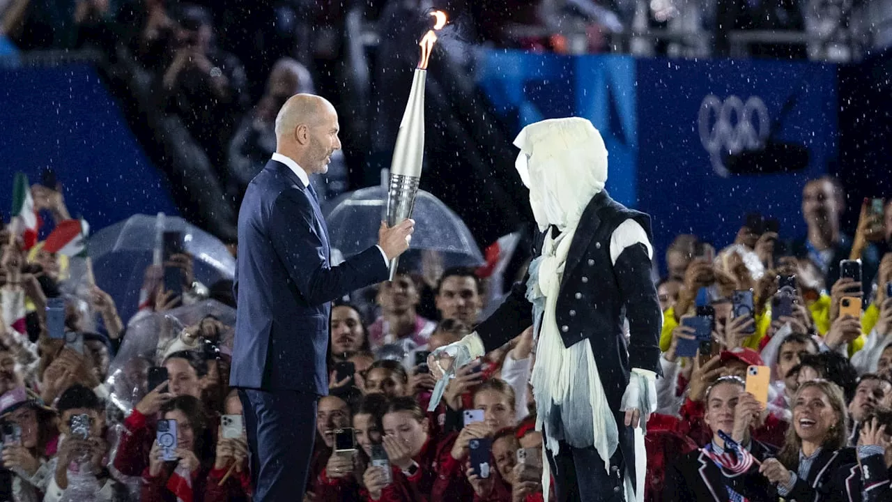 Geheimnisvolle Fackelläufer bei der Eröffnungsfeier der Paralympics in Paris