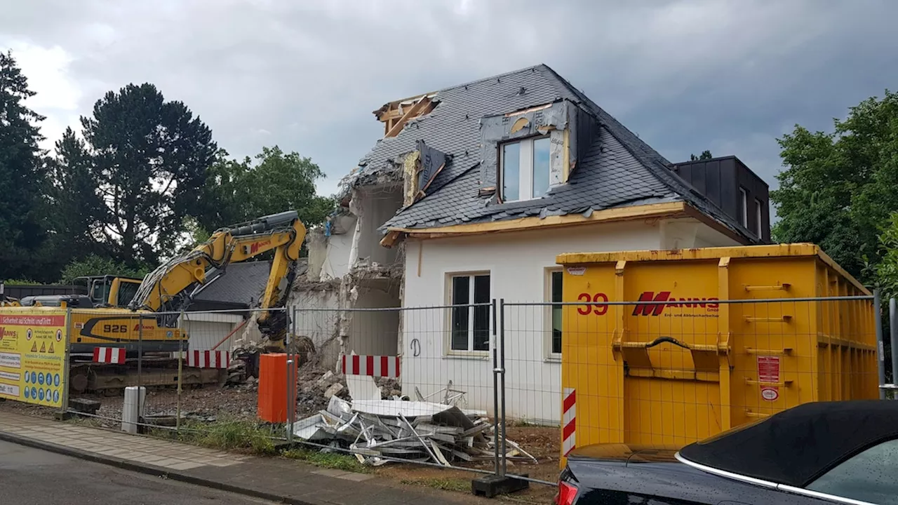 Neuer Bau Abriss in Rodenkirchen: Vier Jahre leergestanden, jetzt doch verschwunden