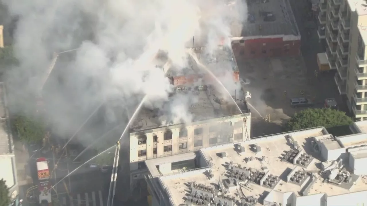 Large fire breaks out at vacant downtown LA building