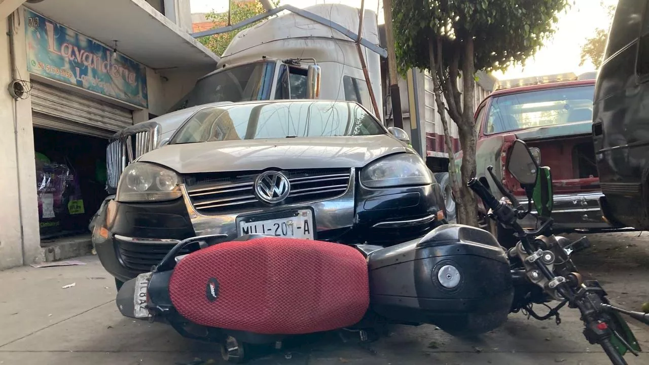 Camión de basura choca contra lavandería en Iztapalapa