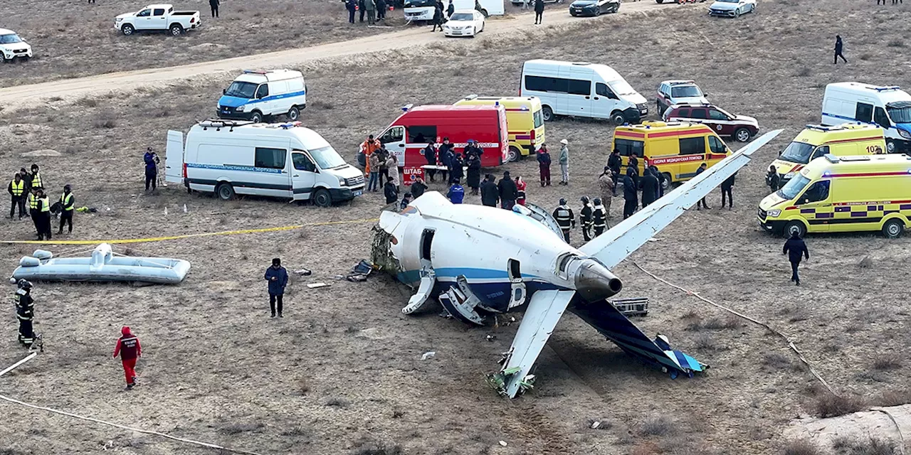 I sospetti sulla Russia per l’aereo precipitato in Kazakistan