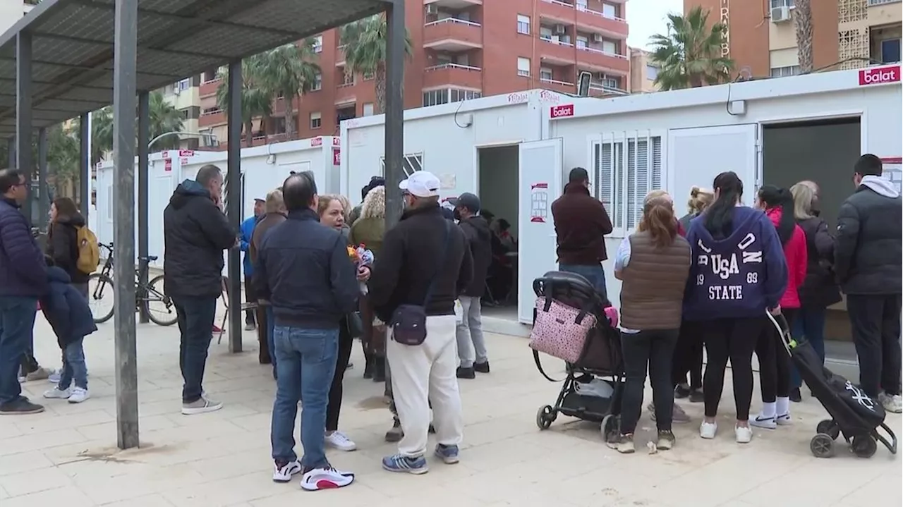 Estudian prorrogar los permisos a los extranjeros afectados por la DANA