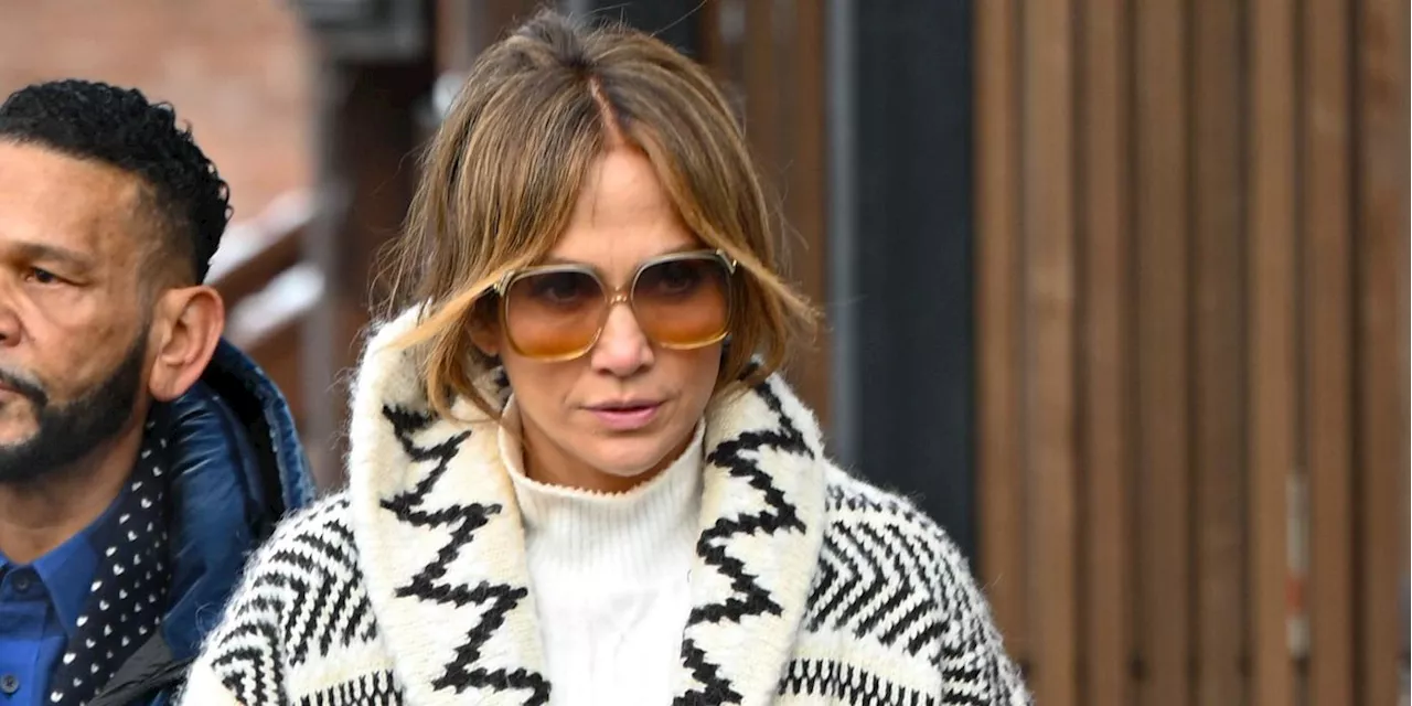 Jennifer Lopez's Cozy Après-Ski Style in Aspen