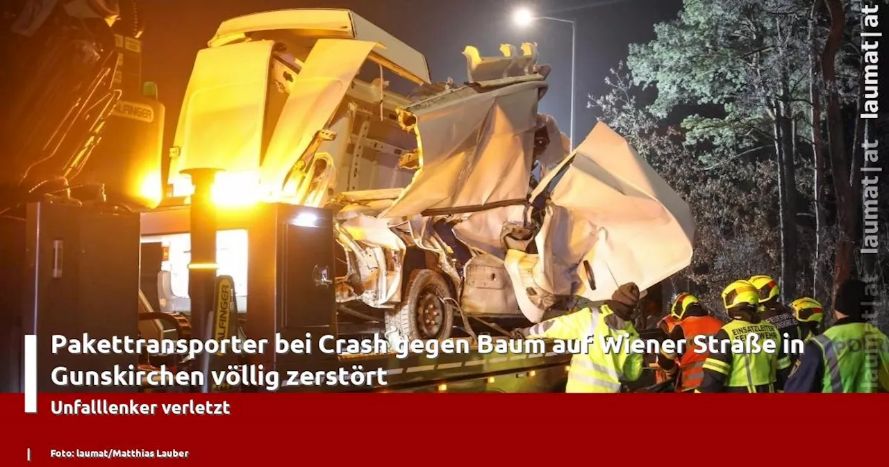 Pakettransporter bei Crash gegen Baum auf Wiener Stra�e in Gunskirchen v�llig zerst�rt