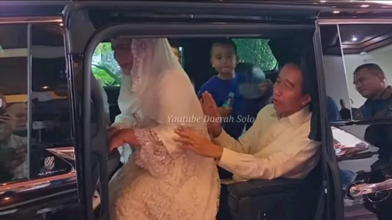 Momen Kocak Jokowi Pangku Iriana karena Isi Mobil Penuh Cucu