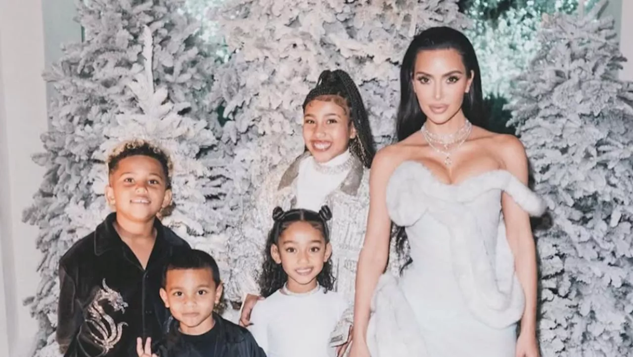 Kim Kardashian Paye Un Pianiste Pour Réveiller Ses Enfants Avec Des Chansons de Noël