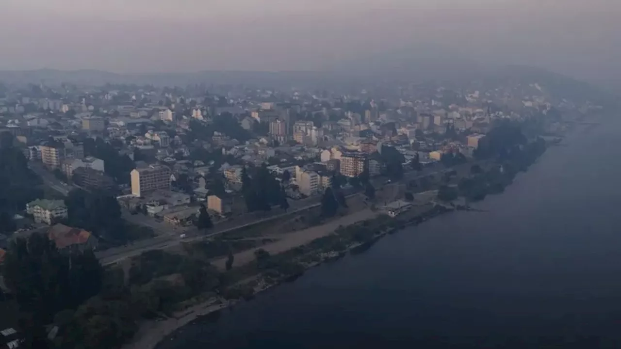 Incendio forestal en Parque Nacional Nahuel Huapi cubre de humo a Bariloche