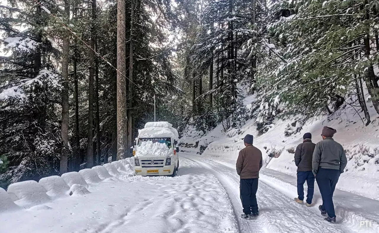 Weather Update : मैदानों में बारिश तो पहाड़ों पर बर्फबारी का आज भी जारी रहेगा दौर, अभी और परेशान करेगी सर्दी