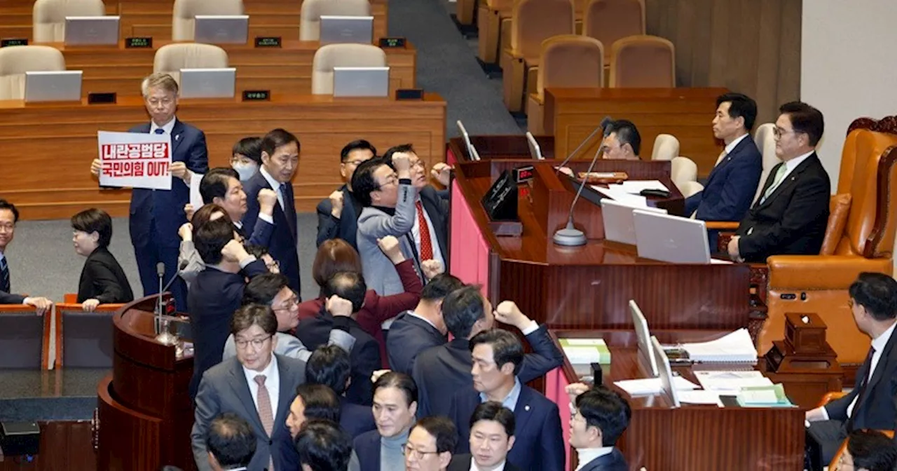 ‘윤석열 탄핵심리 방해’로 혼란 야기한 한덕수 탄핵안 가결