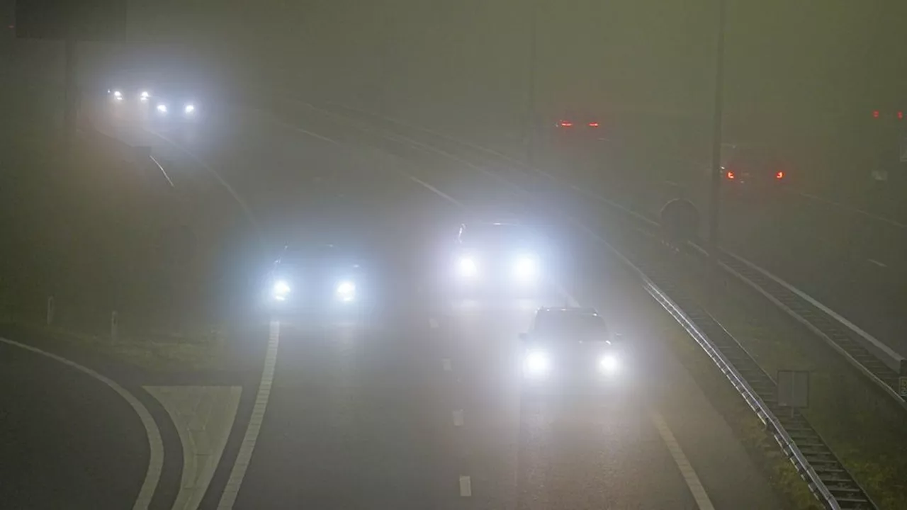 Hinder door dichte mist, waarschuwing voor gevaarlijke situaties