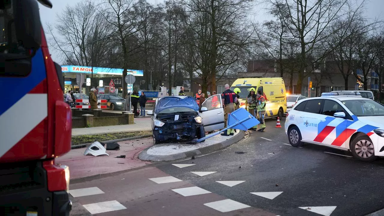 112-nieuws: auto vol illegaal vuurwerk • ravage na ongeluk op rotonde