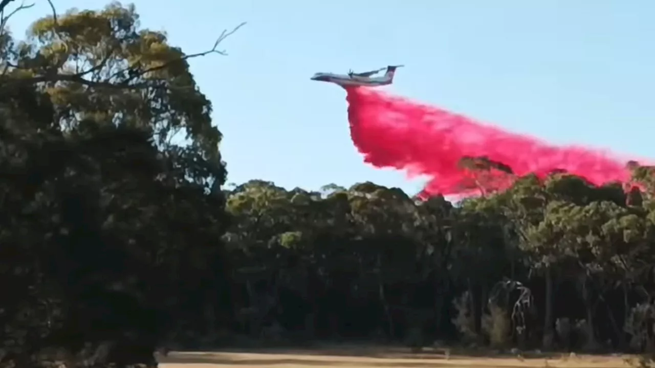 Grampians bushfire downgraded to watch and act as spread of flames slows