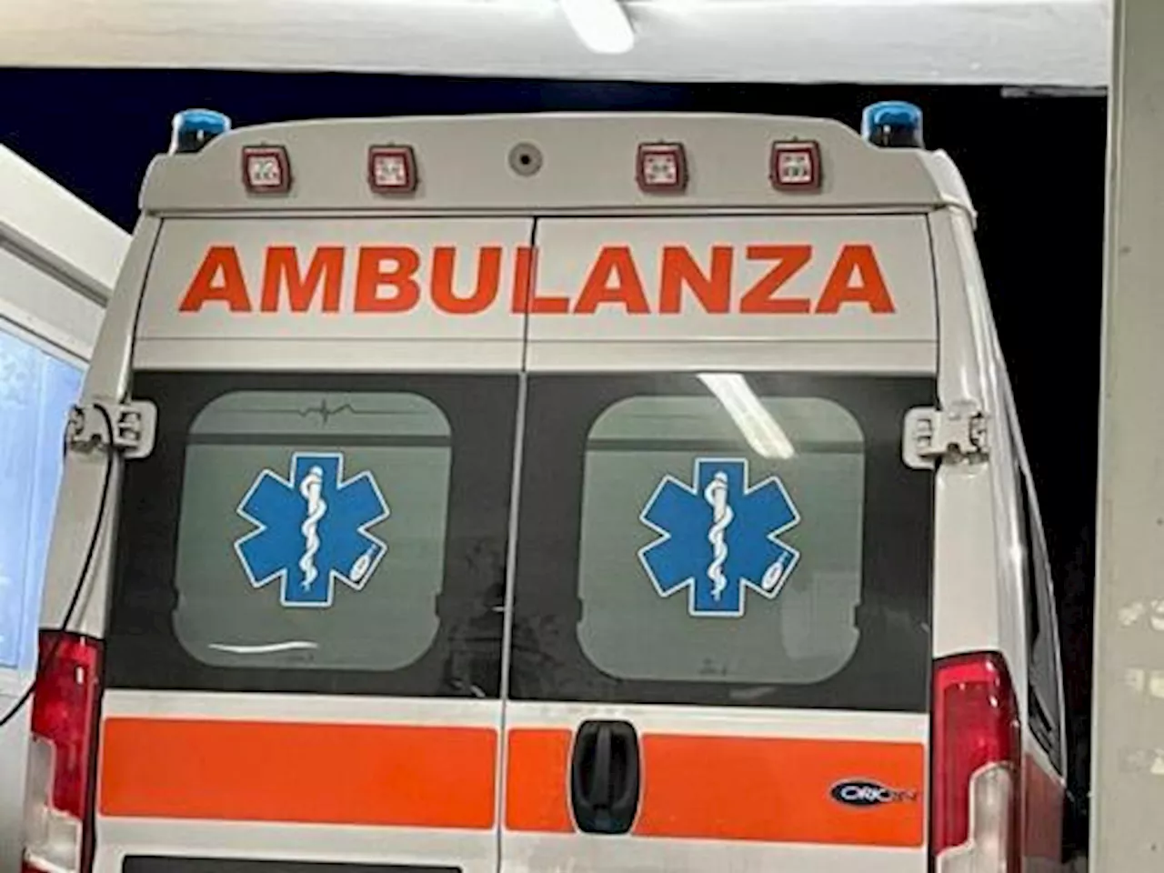 Tragico Incidente Stradale in Calabria: 15enne Muore, Sei Feriti