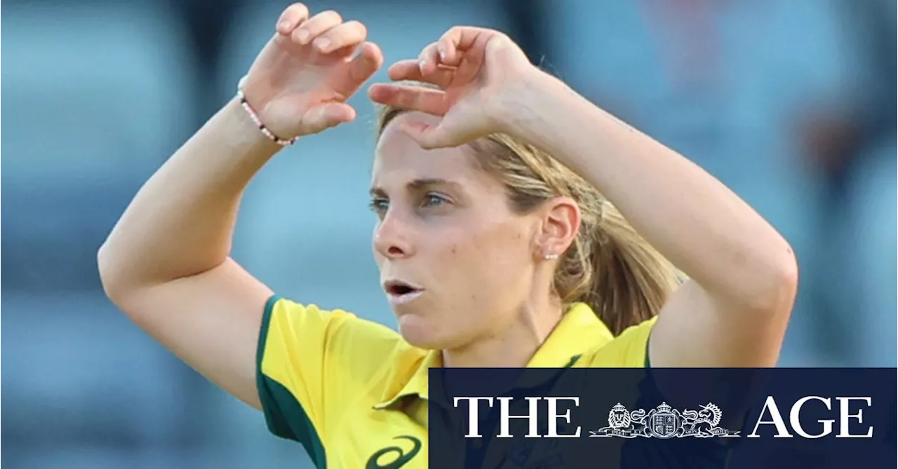 Sophie Molineux Ruled Out of Women's Ashes with Knee Injury