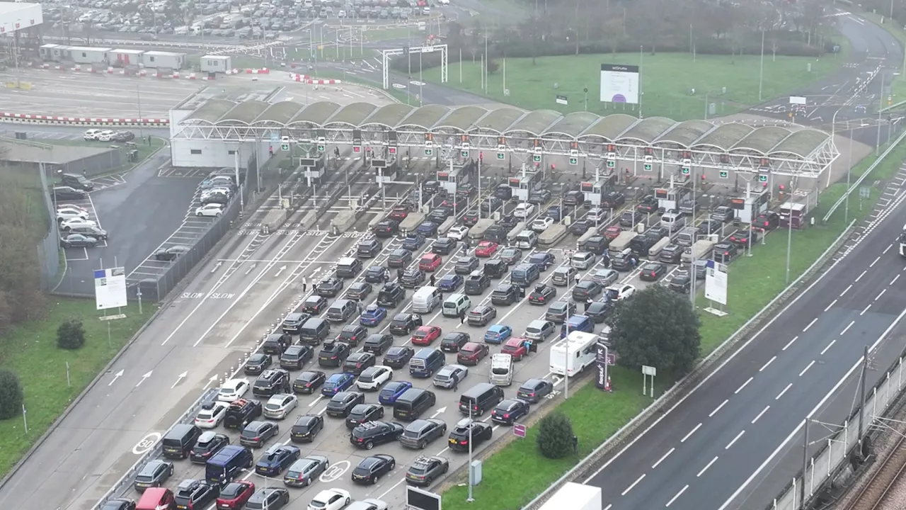 Eurostar Passengers Face Six-Hour Delays Due to Train Breakdown in Channel Tunnel