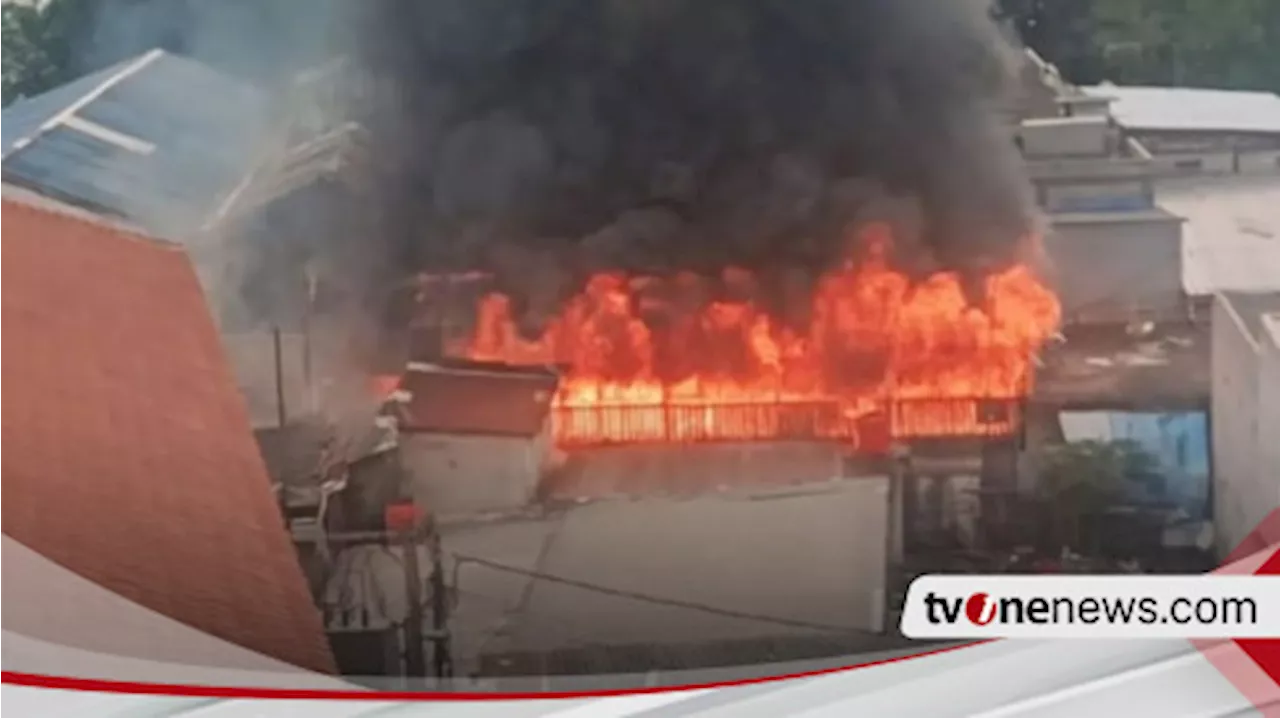 13 Rumah Kontrakan di Klender Hangus Terbakar