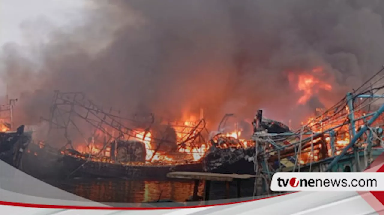 Belasan Kapal Nelayan di Pelabuhan Pelindo Tegal Terbakar