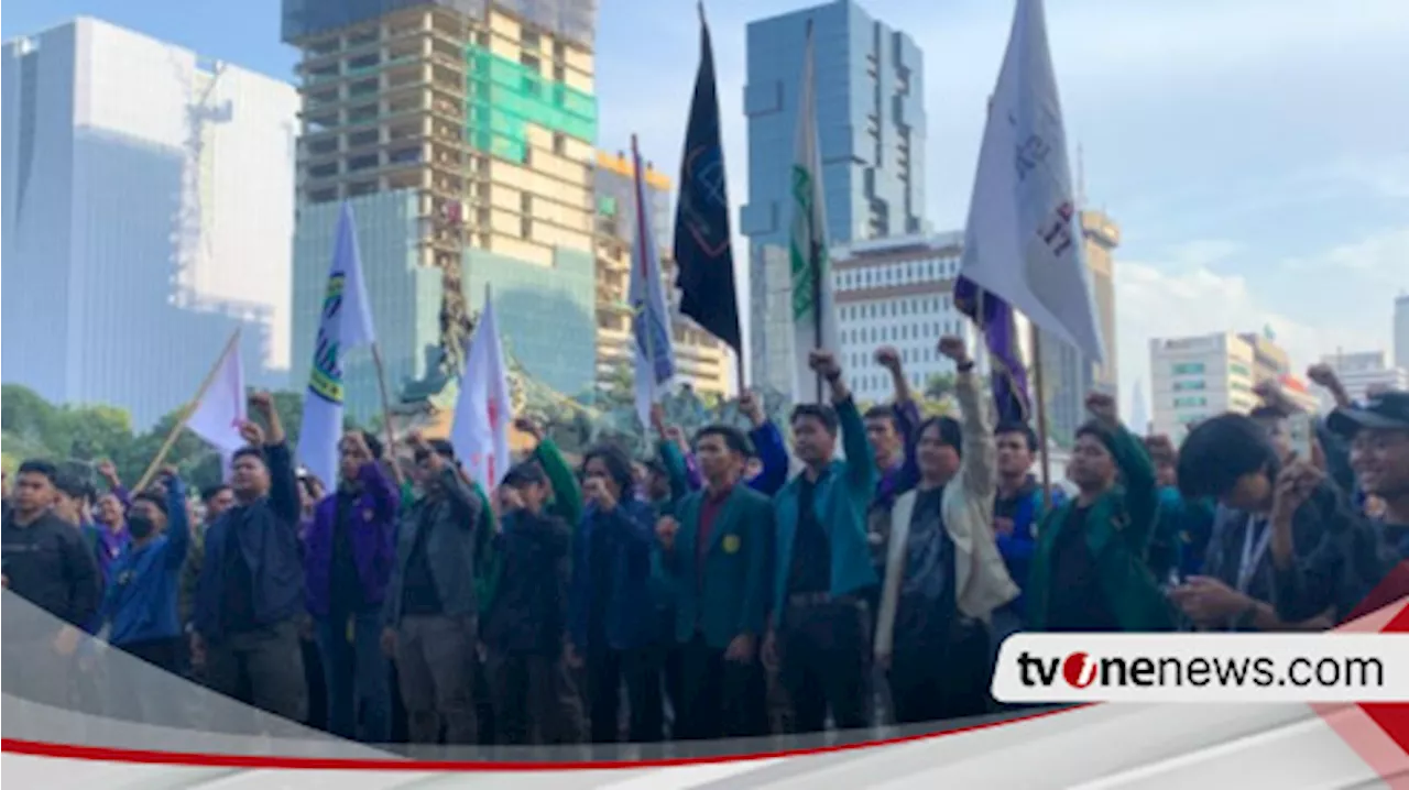 Ramai-ramai Mahasiswa Jabodetabek Geruduk Patung Kuda, Tolak PPN 12 Persen