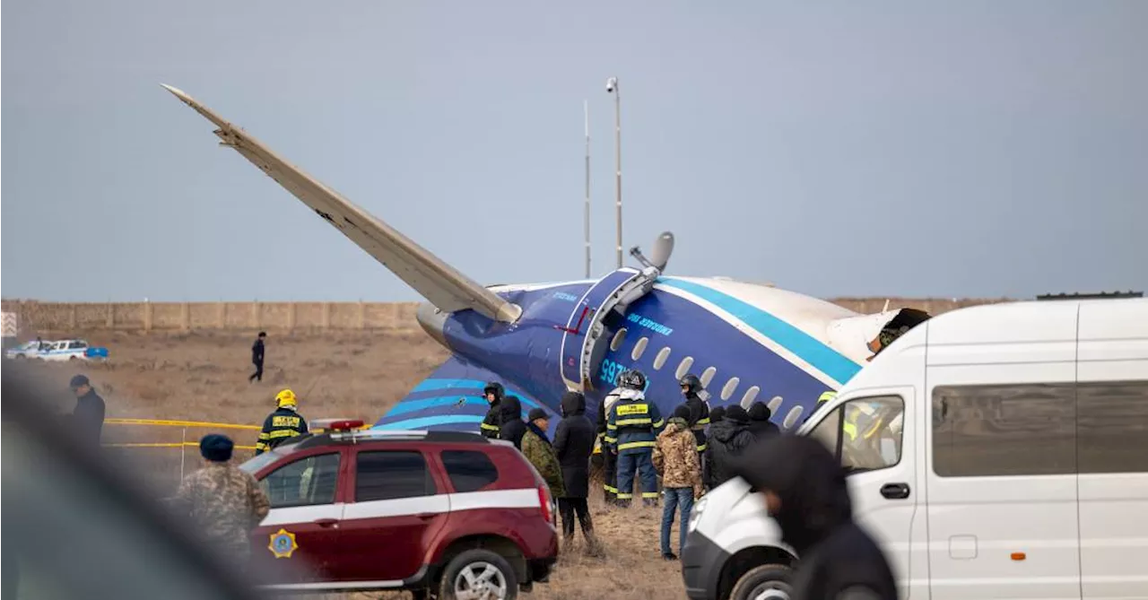 Azerbaijão confirma que avião caiu por ‘interferência externa’, após relatos de míssil da Rússia