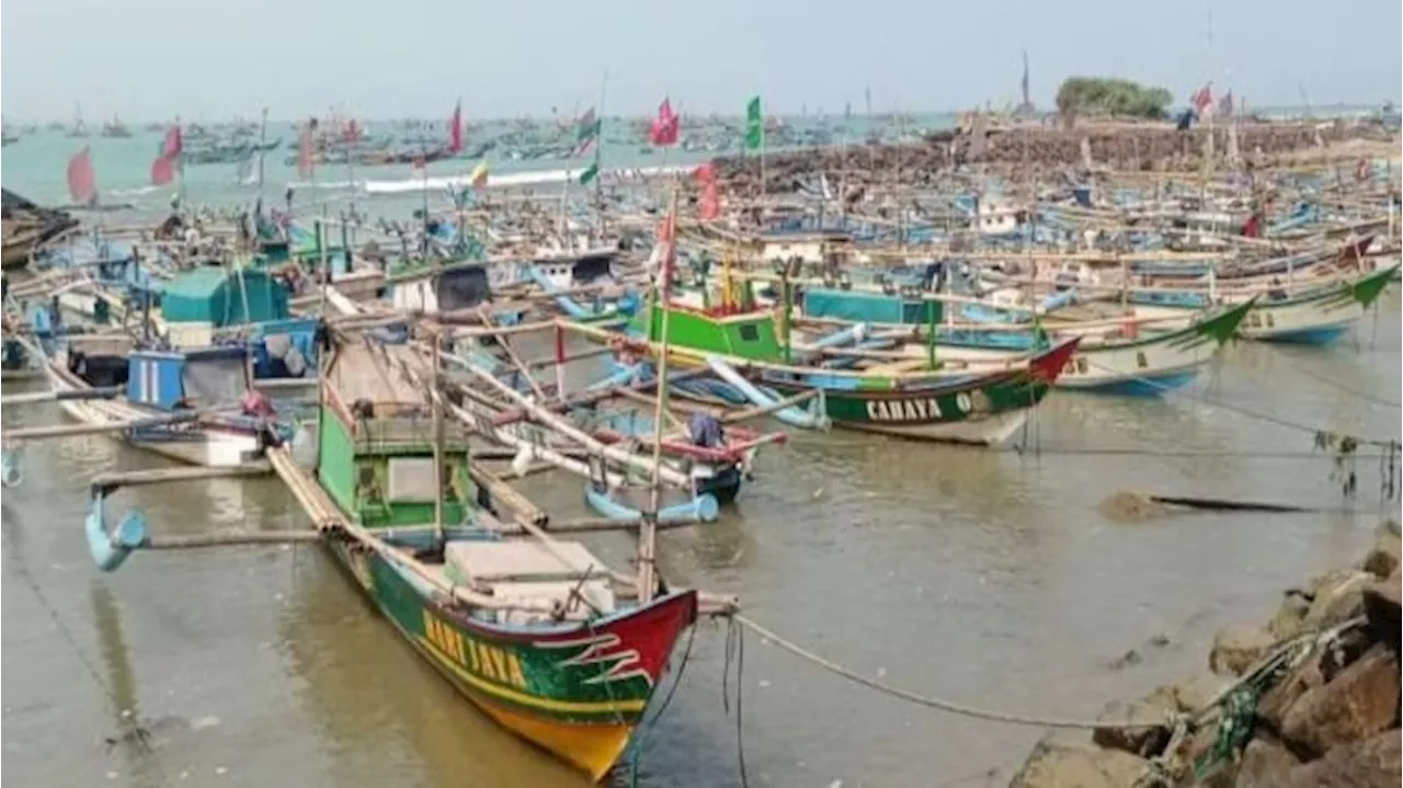 Tinggi Gelombang Laut Banten Diprakirakan Capai 2,5 Meter, Nelayan Diminta Waspada