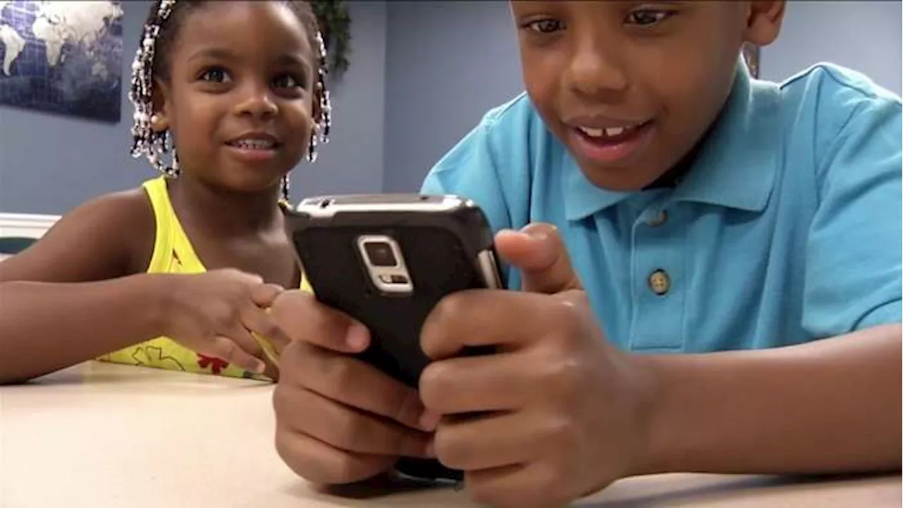 Experts Advise Limiting Screen Time for Kids, Suggest Phone Alternatives