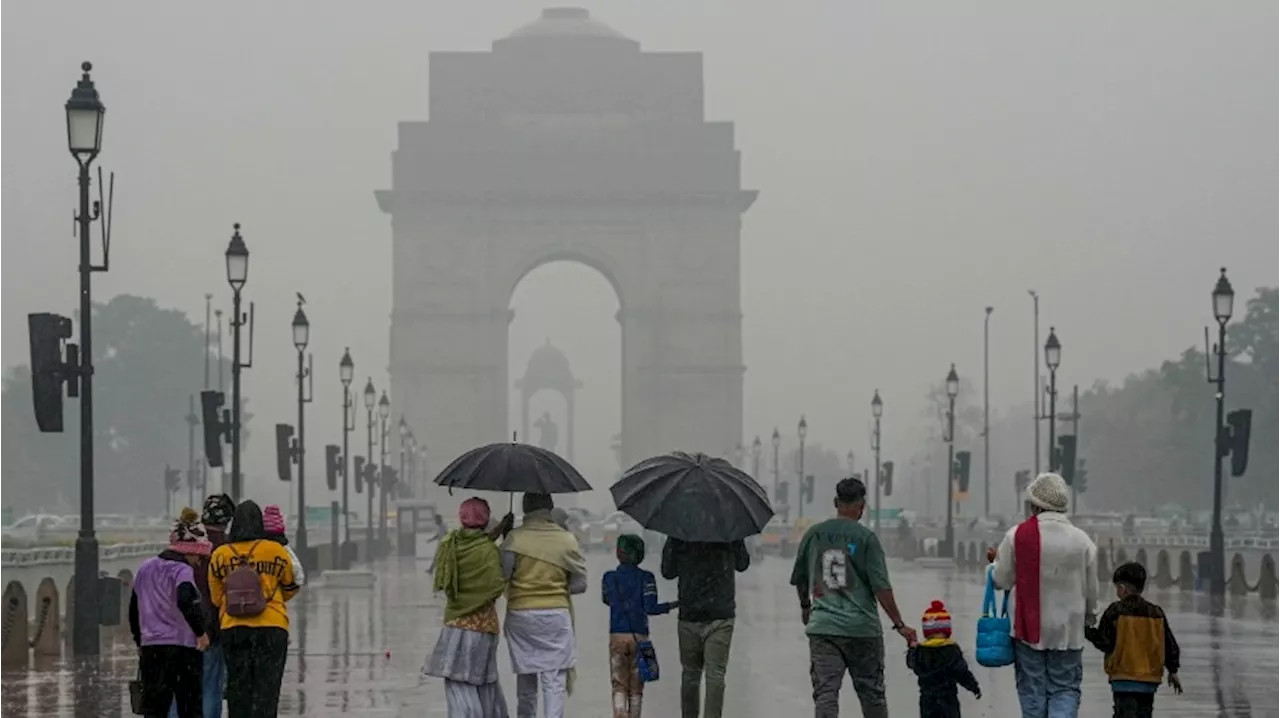 उत्तर भारत शीतलहर के चपेट में, बर्फबारी और बारिश से तापमान गिर रहा है