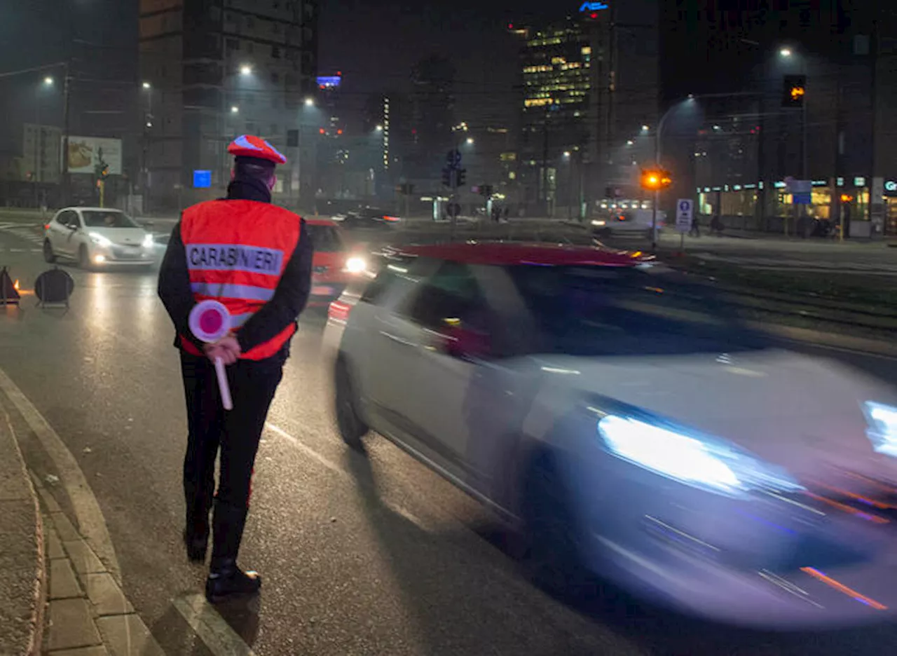 Multato per ubriachezza mentre faceva autostop a piedi