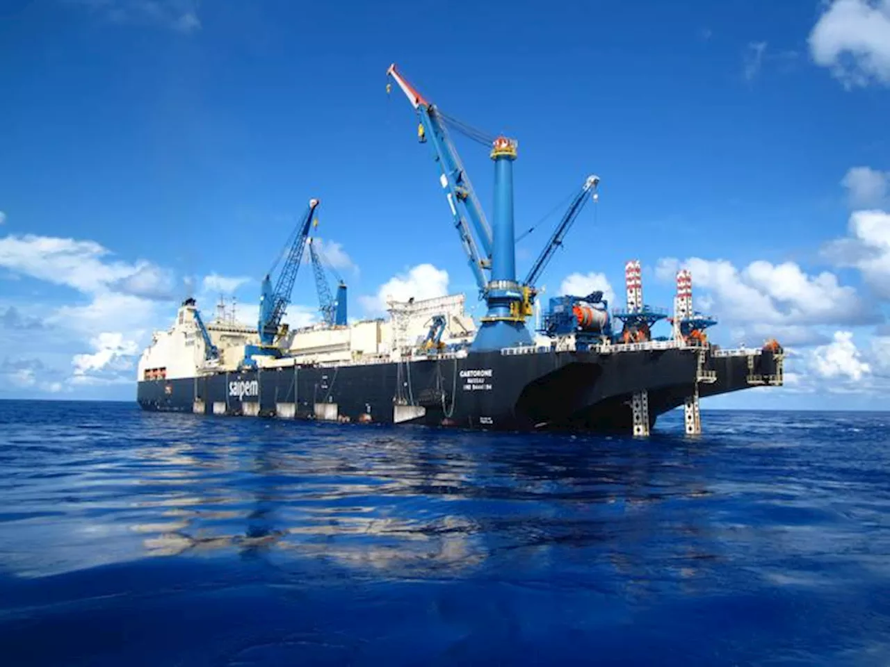 Saipem's Castorone Crosses the Bosporus Strait for Sakarya Gas Project