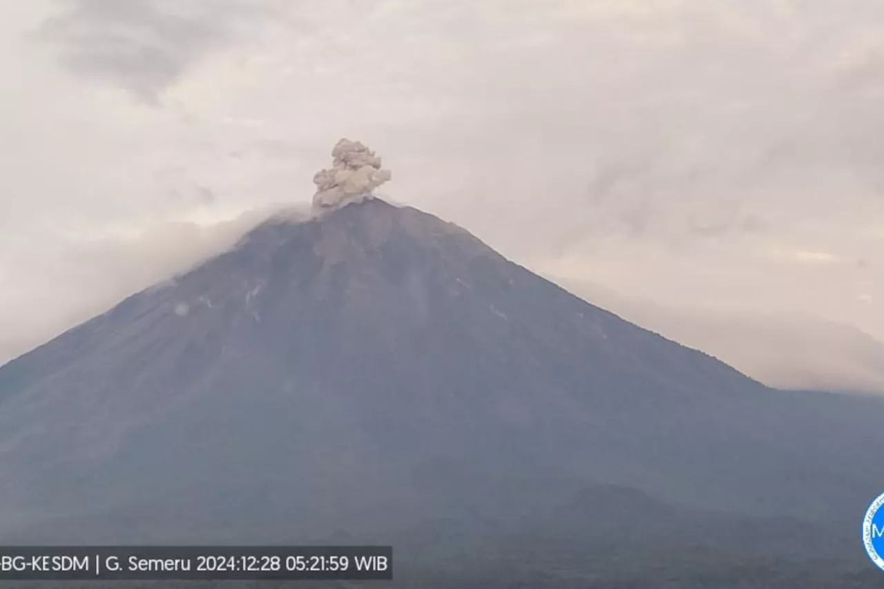 Gunung Semeru Erupsi Berulang