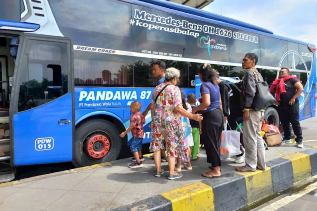 Lonjakan Penumpang di Terminal Jakarta Selama Libur Nataru