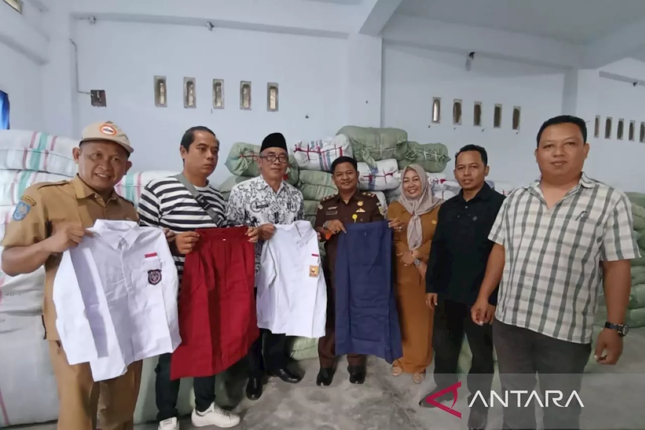 Rejang Lebong Bagi 9.273 Setel Seragam Sekolah Gratis