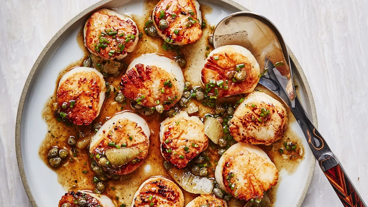 Seared Scallops with Lemon Caper Sauce