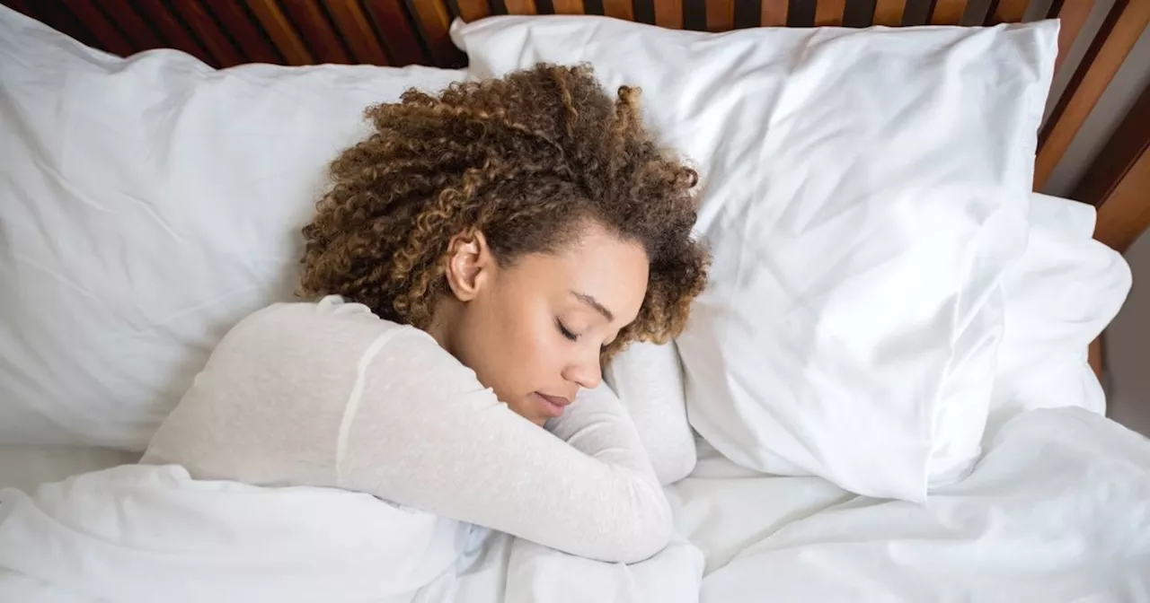 Expert Reveals Optimal Temperature To Wash Bed Sheets For A Healthier Sleep