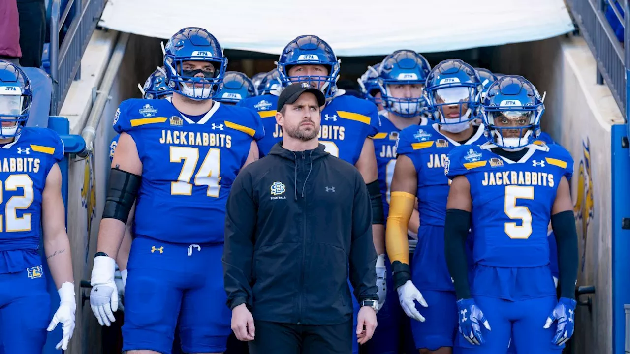 South Dakota State's Rogers to Replace Dickert as Washington State Coach