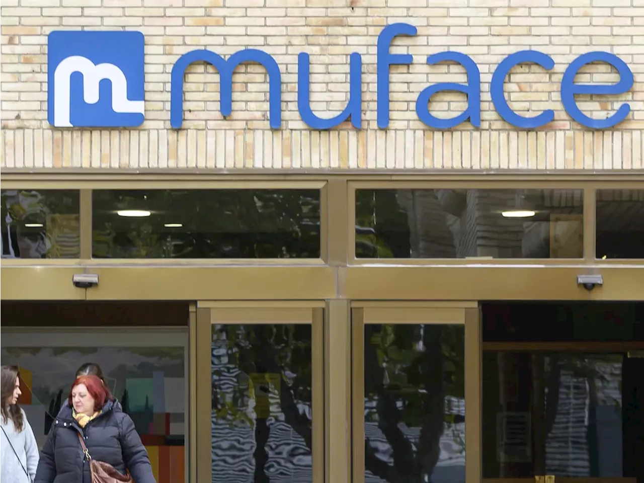 Adeslas Sale de Muface: 508.000 Mutualistas en Espera de Nueva Aseguradora