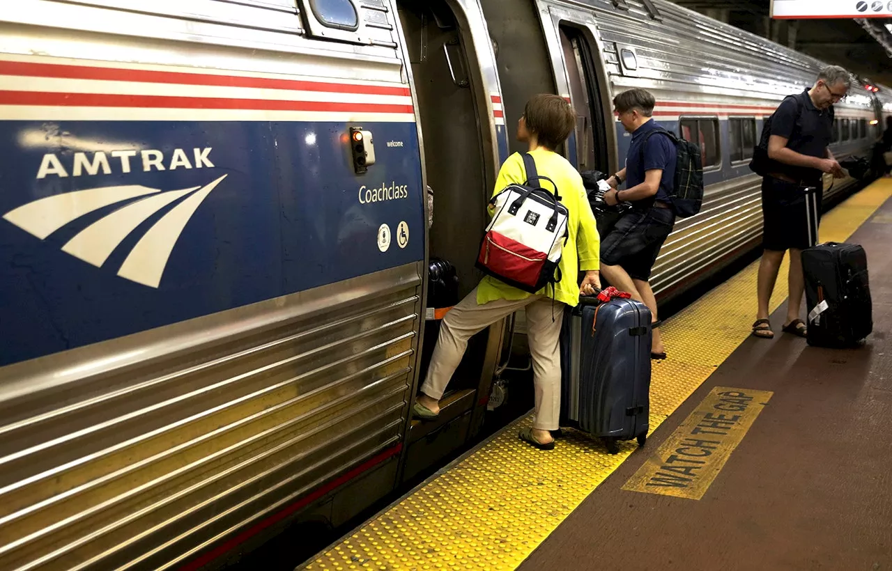 Amtrak Passengers Stranded at Washington Union Station Due to Boarding Gate Error