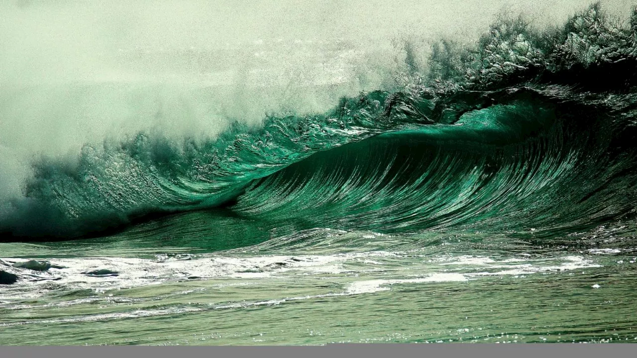 ¿Hay un tsunami en Latinoamérica? Olas gigantes azotan Perú y Ecuador