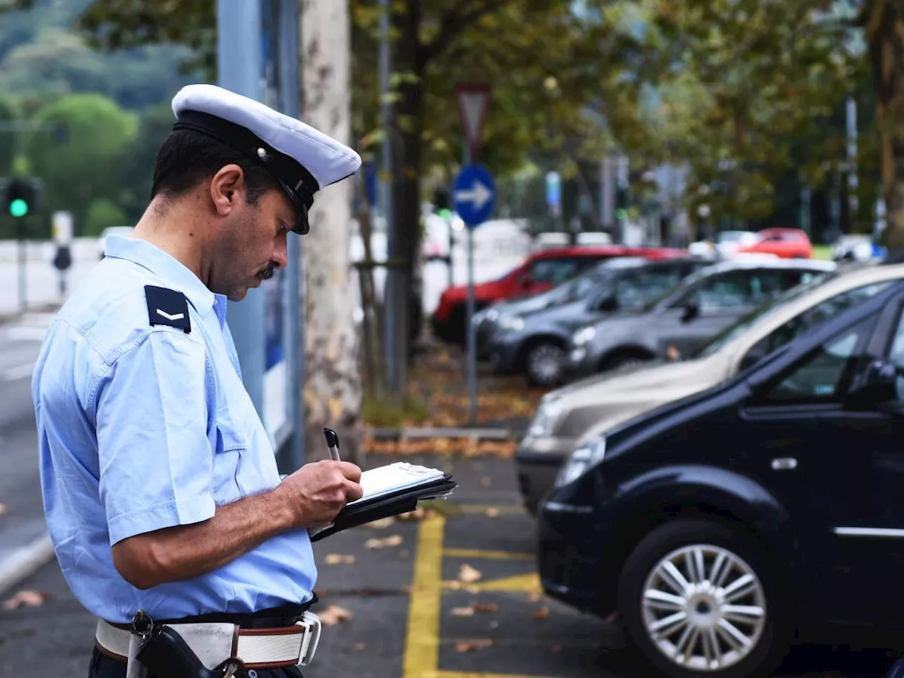 Multa per ubriachezza anche a piedi: il caso a Genova