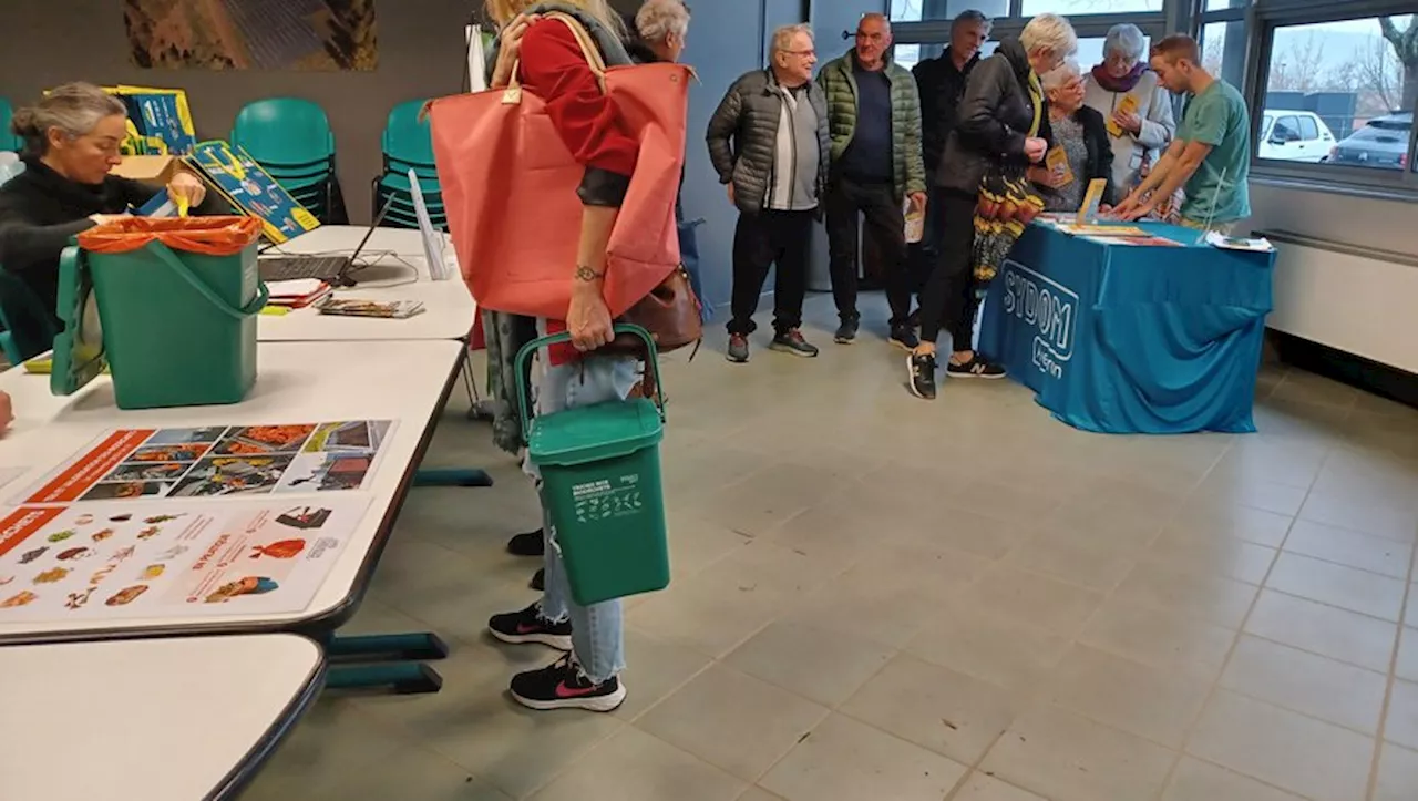 Distribution de sacs orange pour le tri des biodéchets à Decazeville