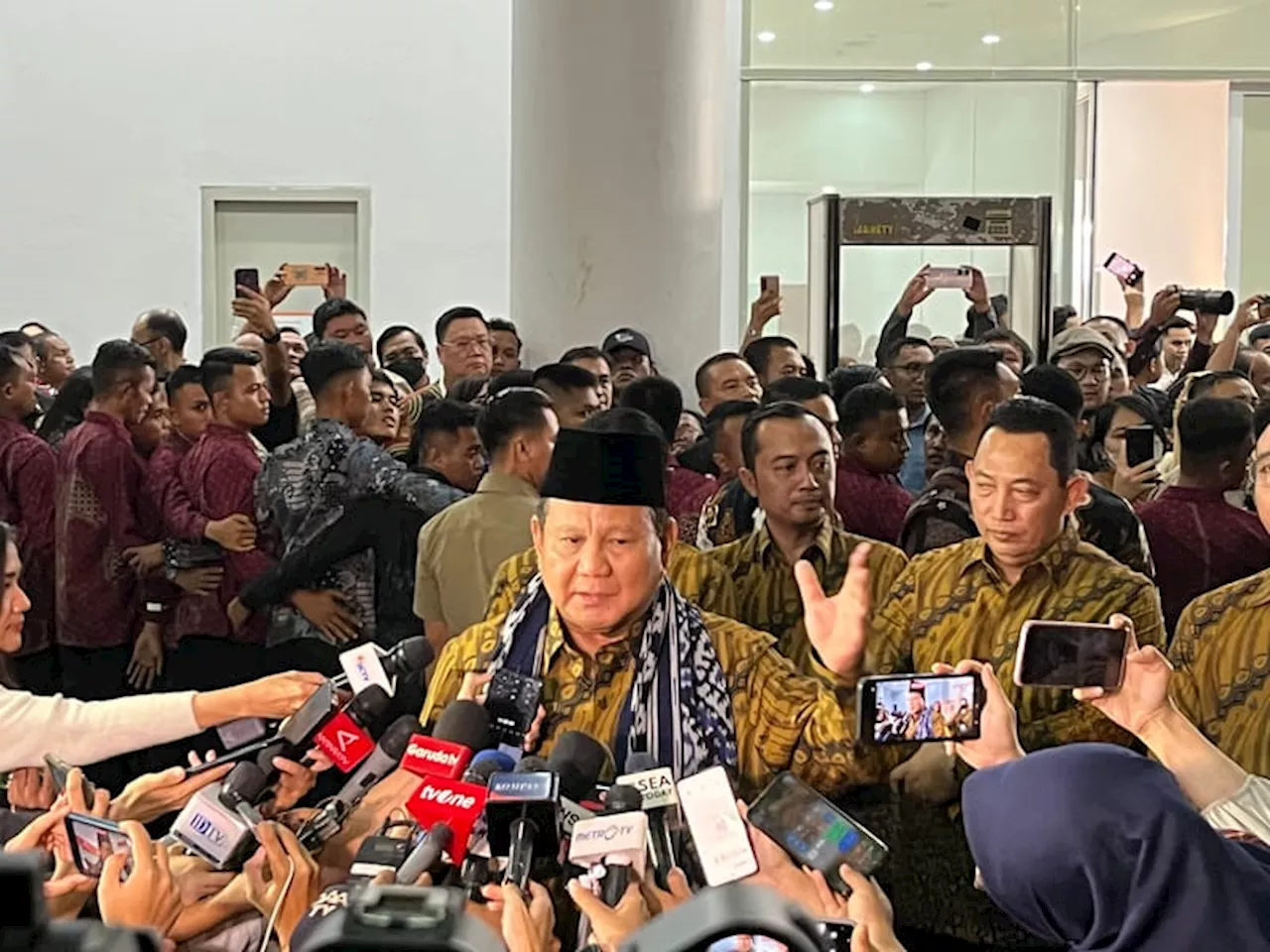 Pertemuan Prabowo-Anwar Berpotensi Januari, Gus Miftah Disoroti Anwar