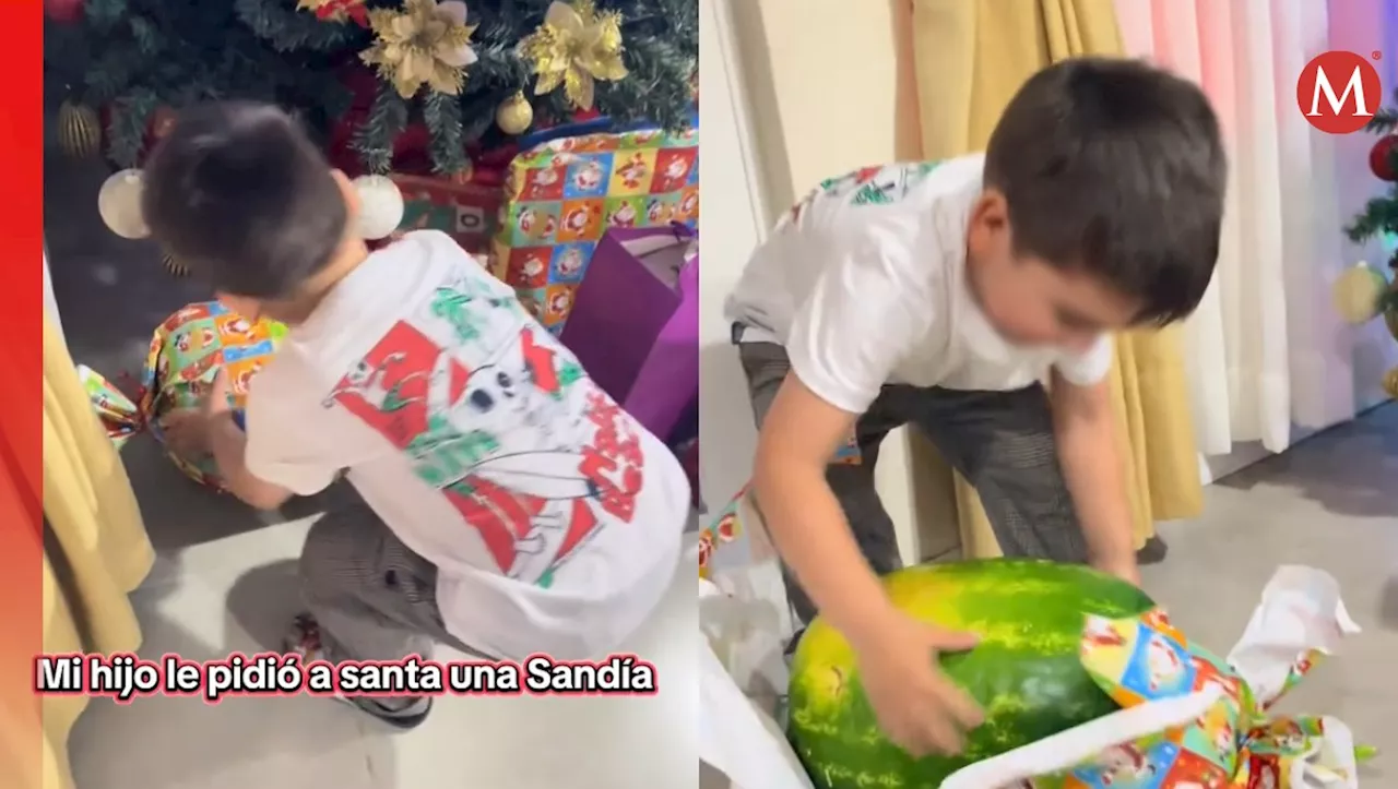 Niño recibe una sandia como regalo de Navidad y su reacción se vuelve viral