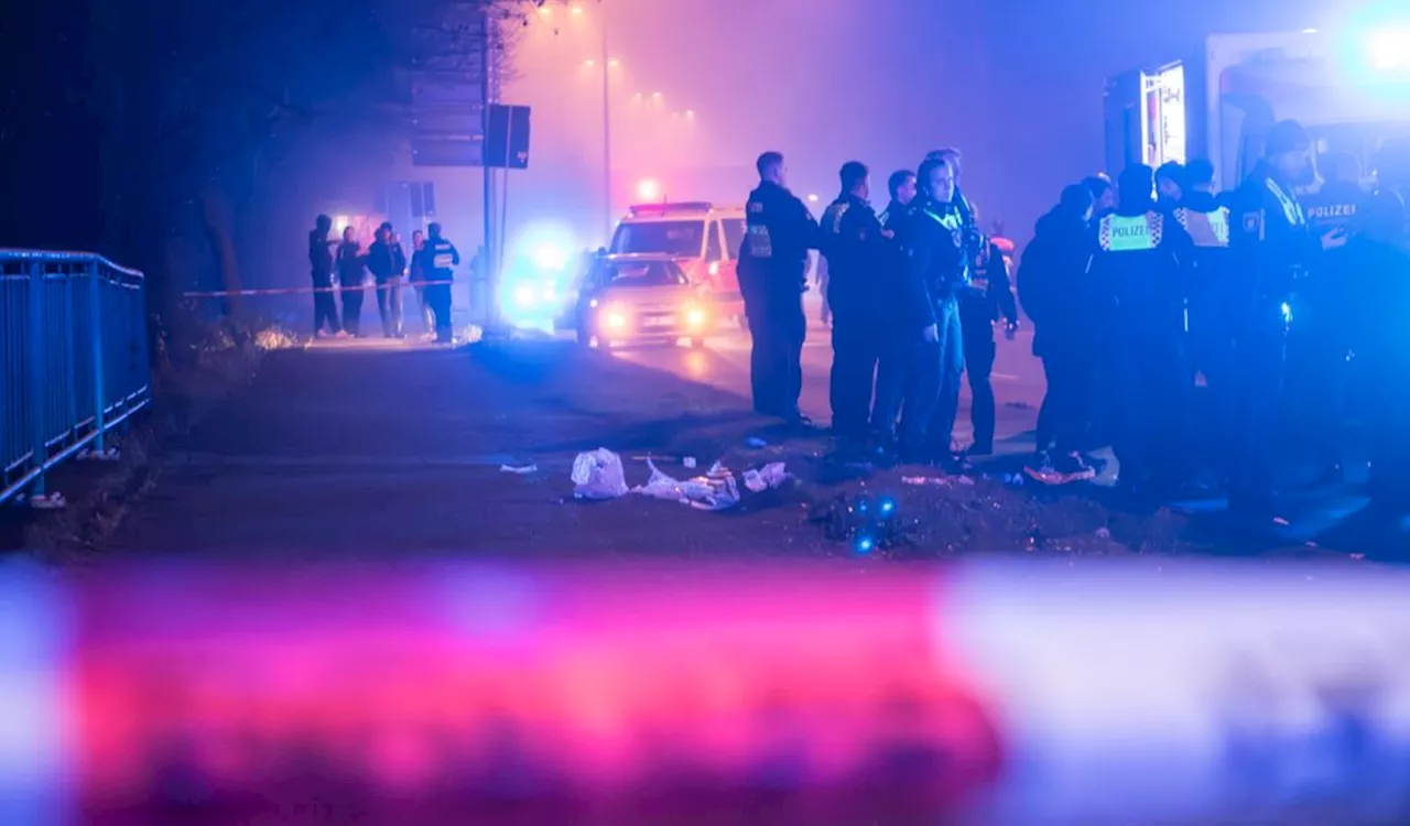 Tödliche Messerattacke: 17-jähriger Junge stirbt, zwei weitere Personen verletzt