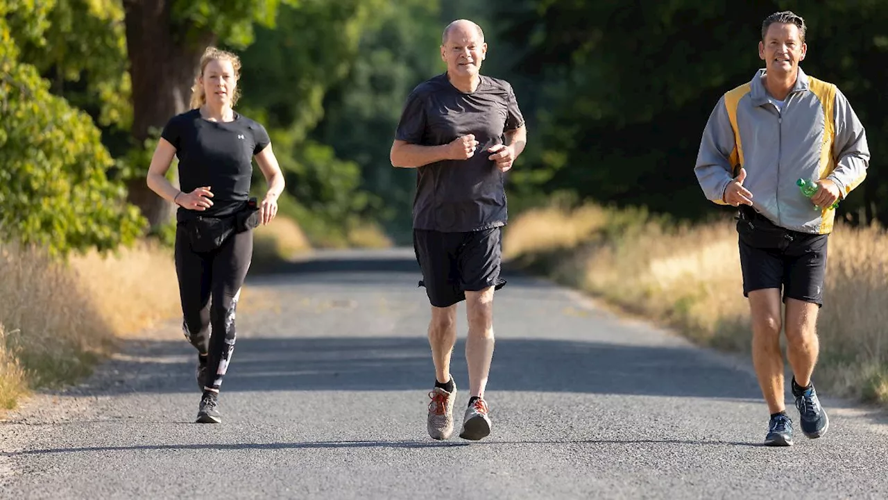 Scholz im Podcast: Frühstücksgewohnheiten, Barfußlaufen und Jogging