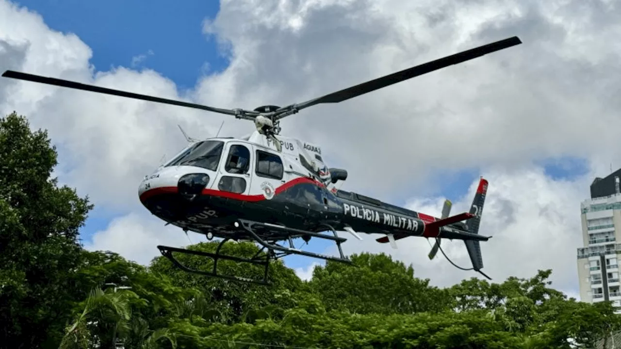 Helicóptero da PM resgata quatro crianças em Ubatuba