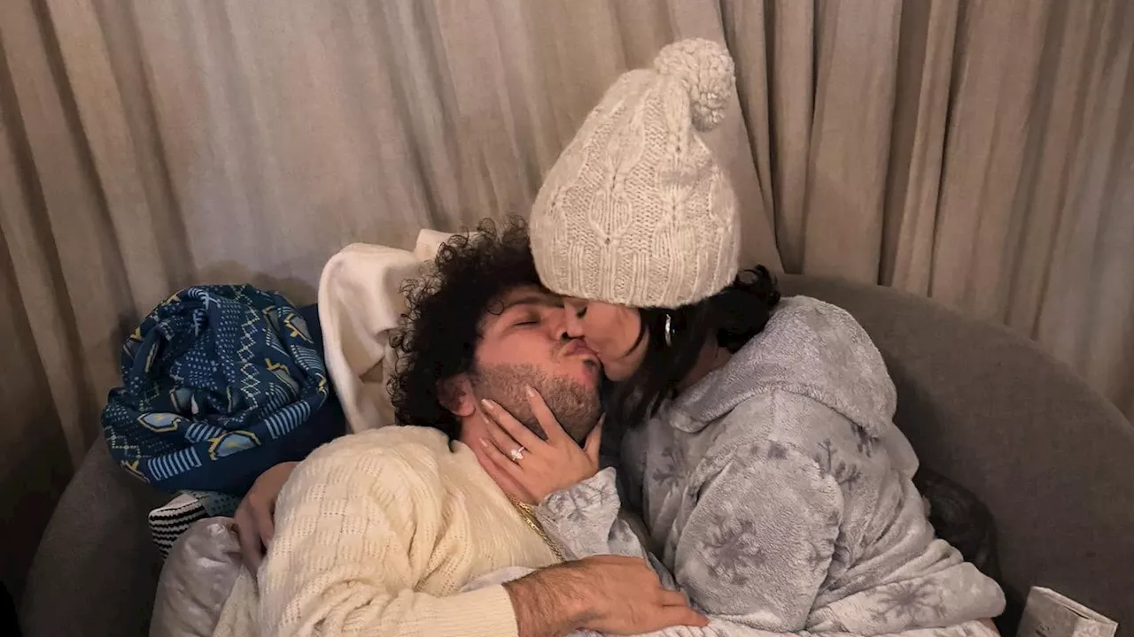 Selena Gomez und Benny Blanco veröffentlichen romantisches Weihnachtsfoto