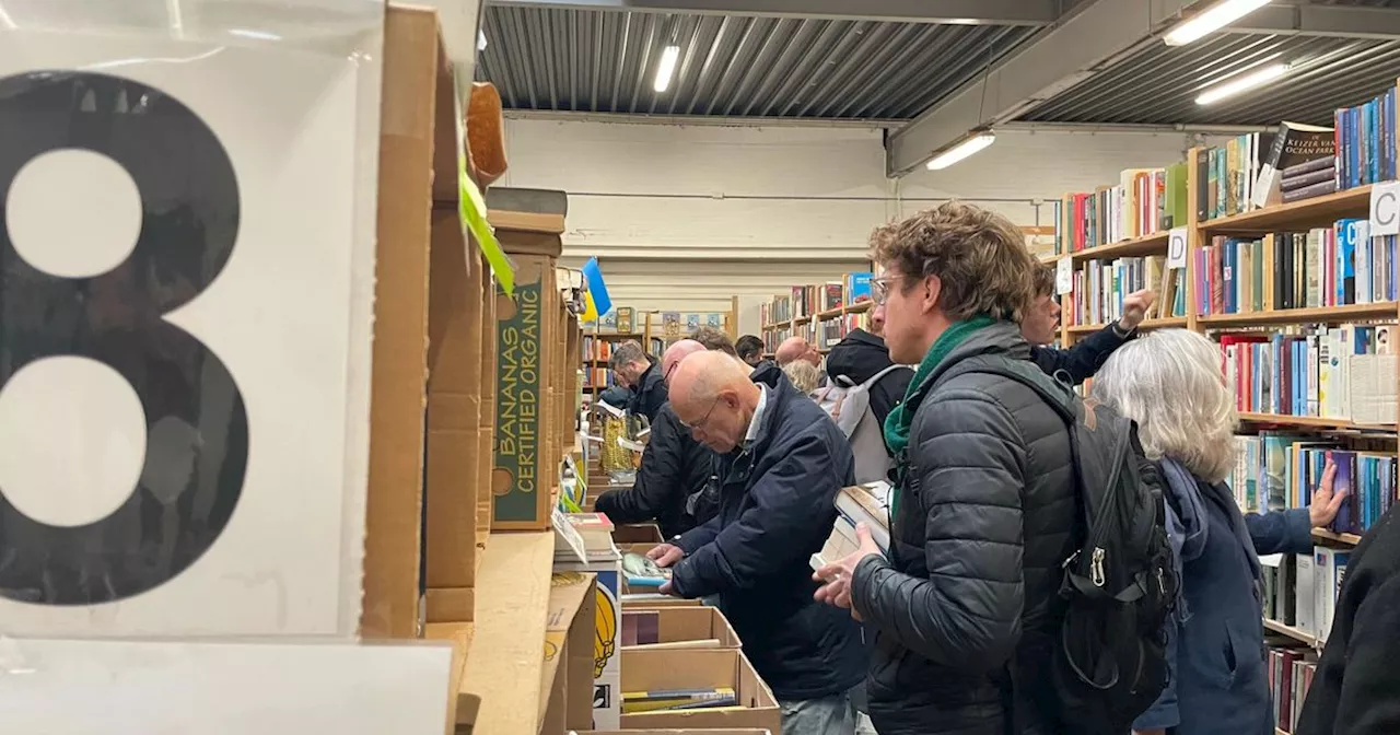 Roder Boekenmarkt start met stormloop, opening door Ayambila mislukt