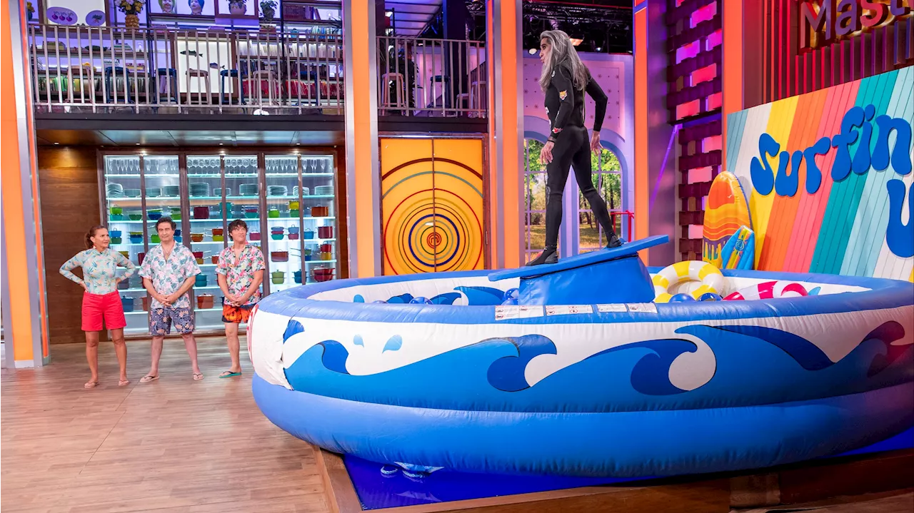 ¡Mario Vaquerizo llega a MasterChef Junior haciendo surf!