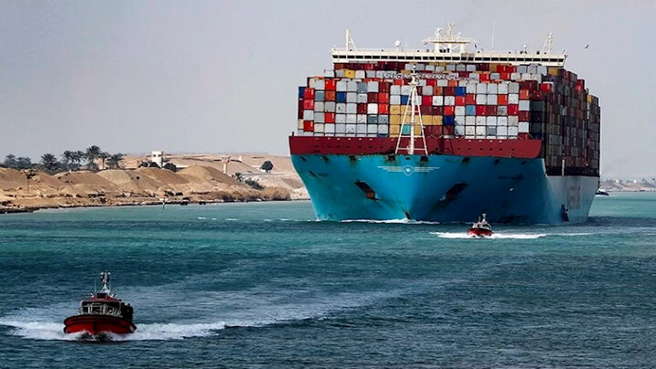 Egypt Tests New Suez Canal Channel Amid Revenue Slump