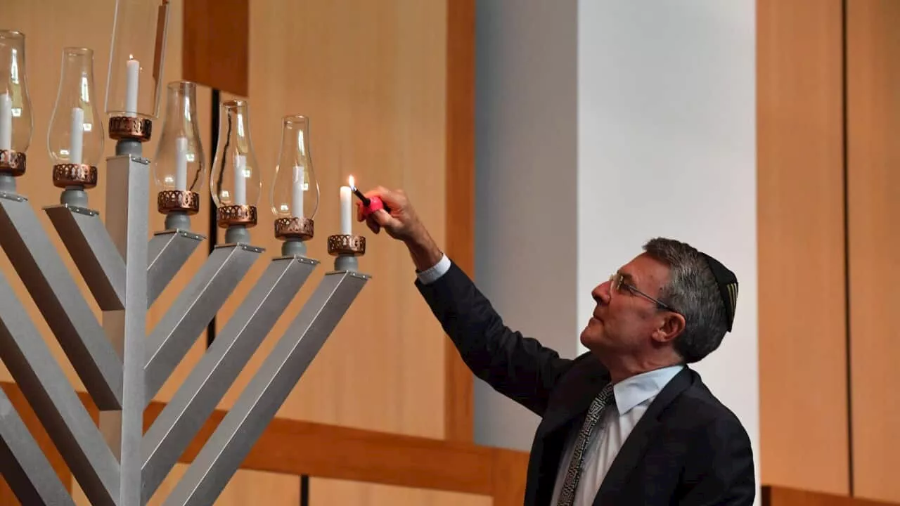 Jewish Australians Celebrate Hanukkah Amid Rise in Hate Crimes