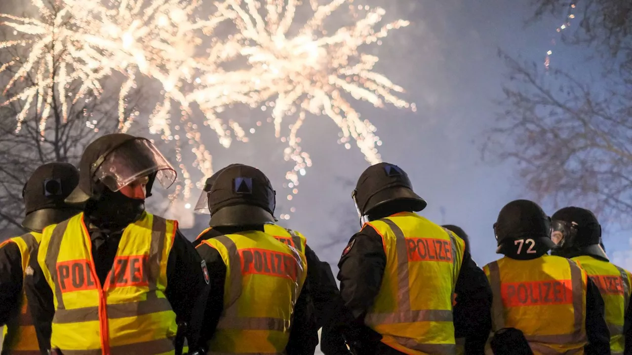 Gewalt zum Jahreswechsel: Silvesternacht: Polizeigewerkschaft fordert Schnellverfahren